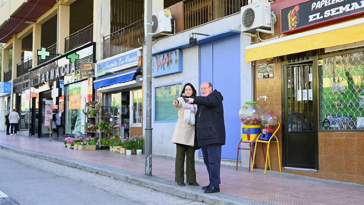 Fernando Romo ha escuchado las demandas de los comerciantes durante su visita