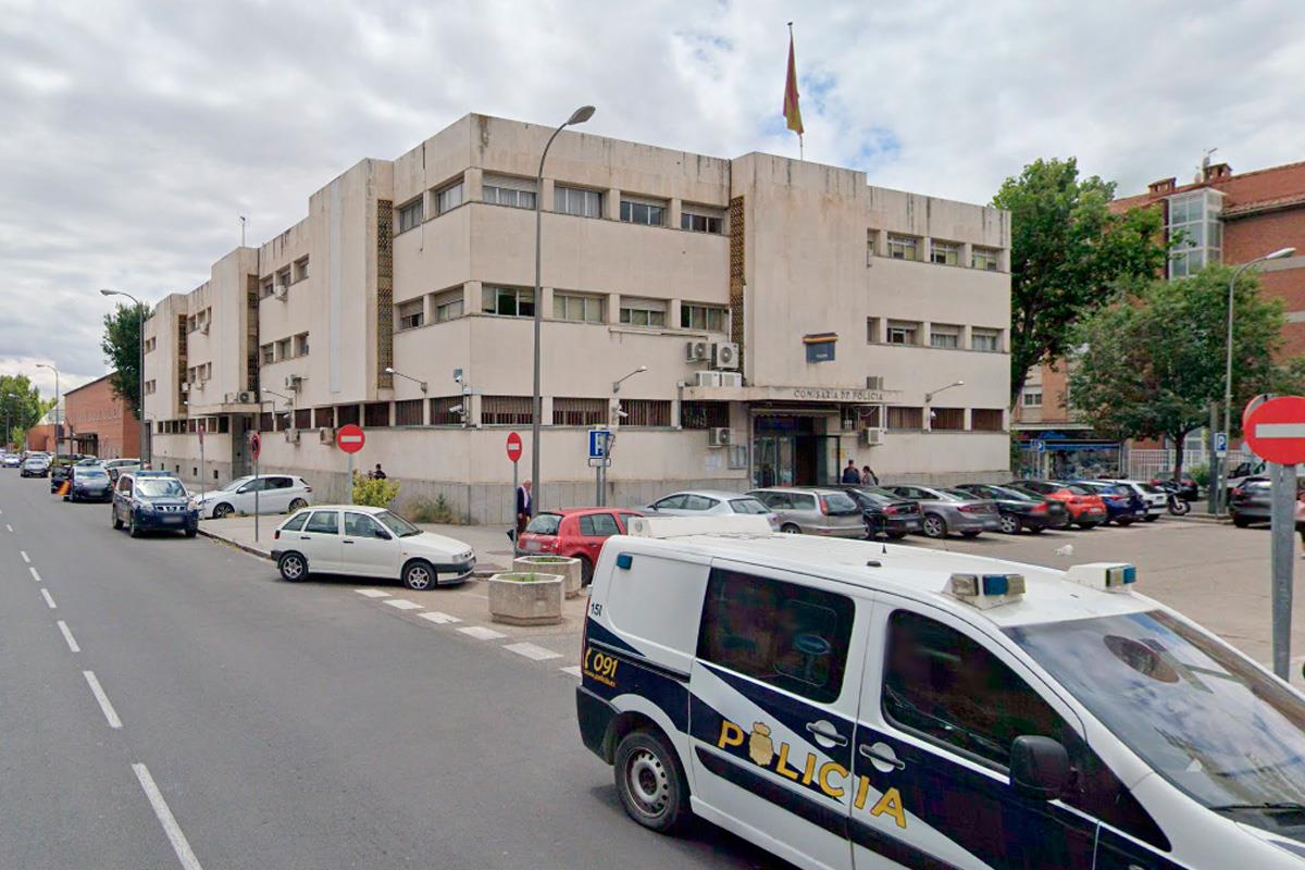 Los agentes practicaron al menor maniobras de reanimación a las puertas de la comisaría de Villa de Vallecas