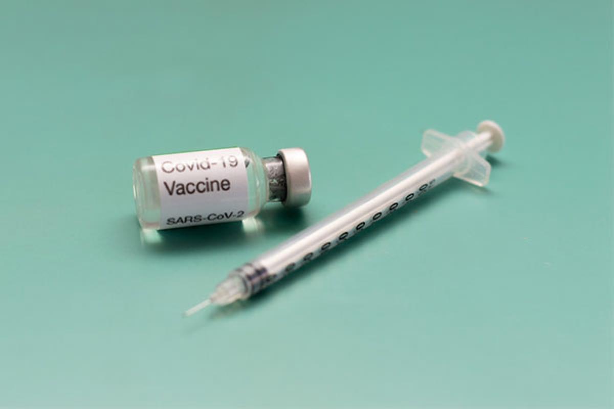 Paralizados los ensayos de la vacuna de Oxford