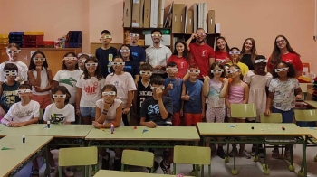 Ha impartido un taller en el que han elaborado sus propias gafas 