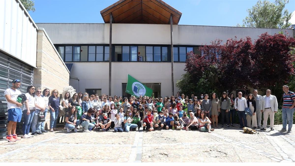 Para conseguir este distintito los centros educativos deben completar tres cursos de participación en el programa Ecoescuelas