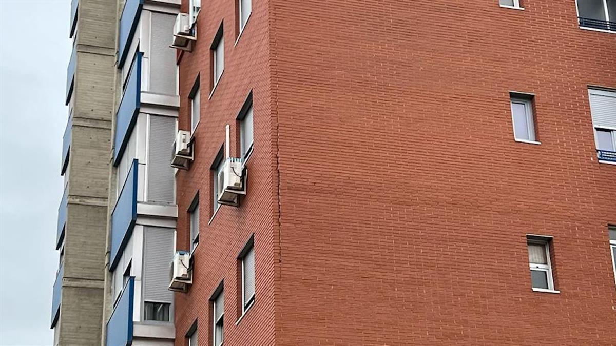 Este icónico edificio fuenlabreño se encuentra en la confluencia de la calle Leganés y Avenida de la Hispanidad, frente al Tomas y Valiente