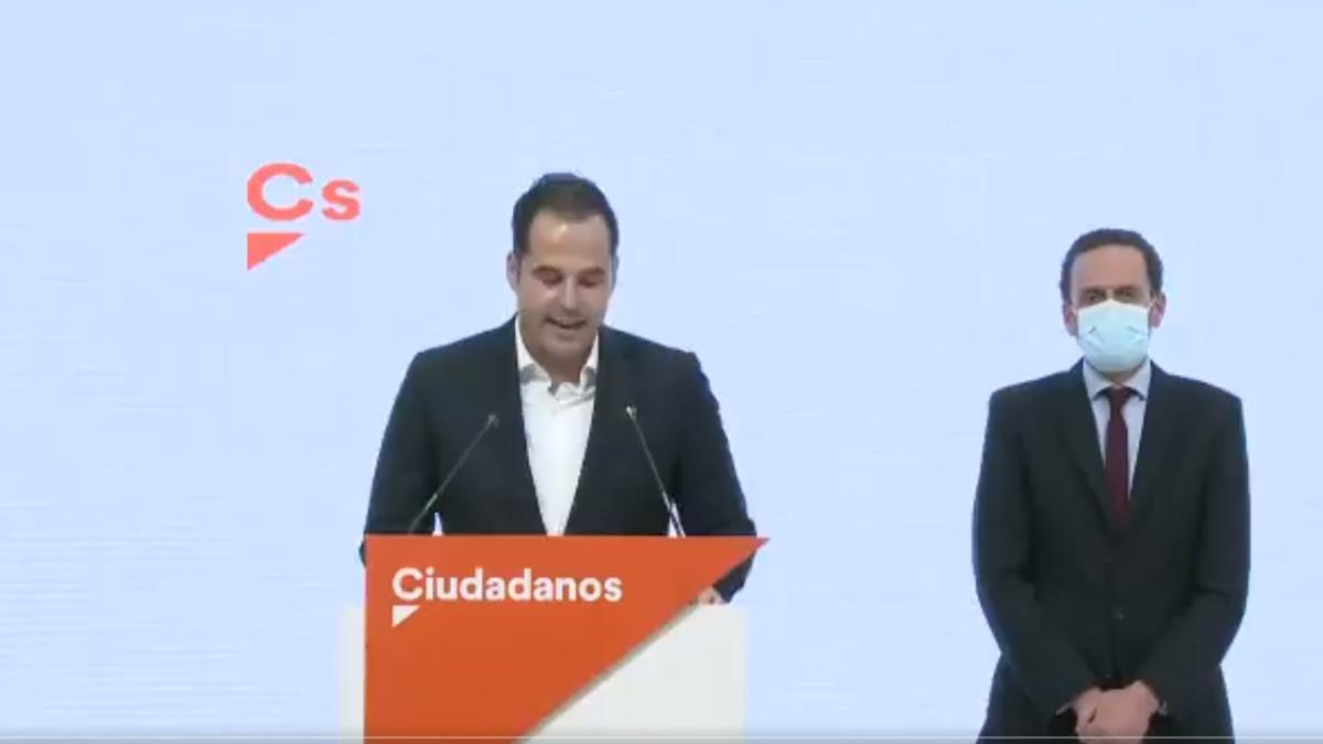 Ignacio Aguado renuncia a la candidatura y muestra su total apoyo al partido