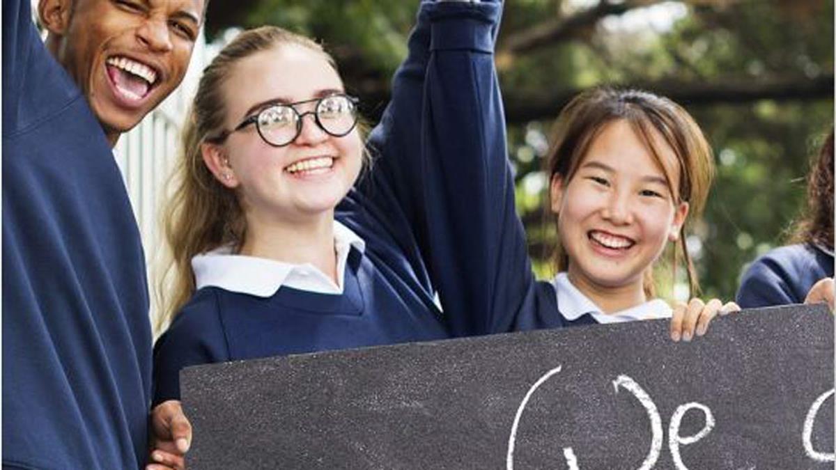 Ubicado en el centro de la ciudad, destaca por su accesibilidad y una magnífica oferta de instalaciones diseñadas para potenciar el aprendizaje