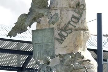 Lee toda la noticia 'El 2 de mayo de Móstoles guardará un minuto de silencio por los fallecidos por COVID-19'