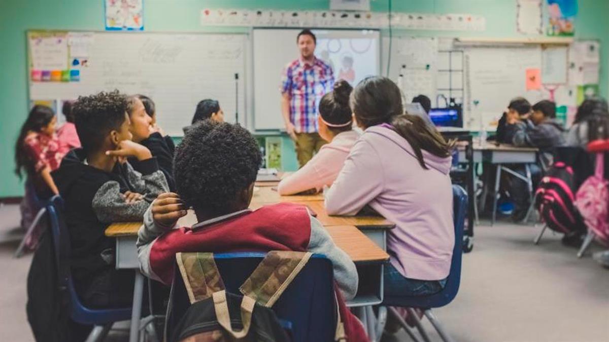 Está dirigida a las etapas de Educación Infantil, Primaria, Especial, Secundaria Obligatoria y Bachillerato de centros sostenidos con fondos públicos