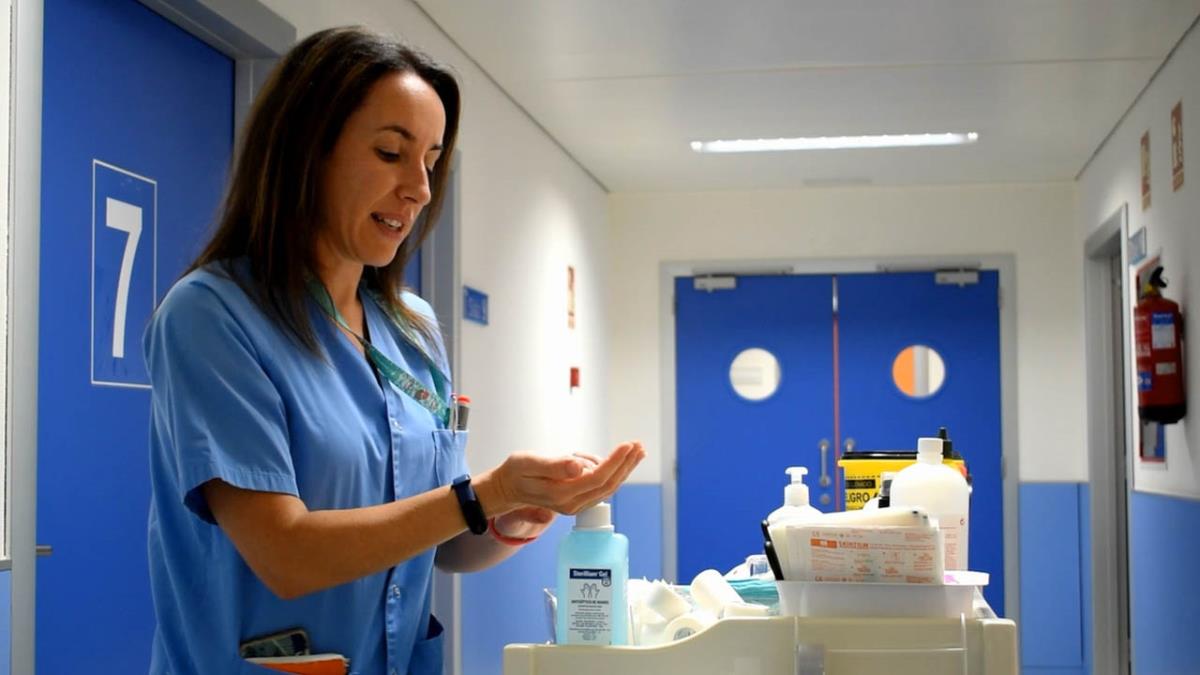 Casi el 60% de las enfermeras encuestadas han reconocido que deben ampliar su horario laboral si quieren terminar sus tareas diarias. 