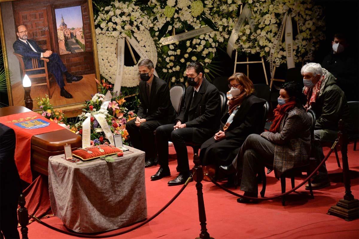 Cientos de alcalaínos se acercaron a la capilla ardiente instalada para el exalcalde en al TSC