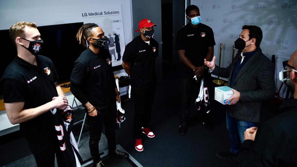 José de la Uz deseó suerte a los cuatro fichajes internacionales del club roceño