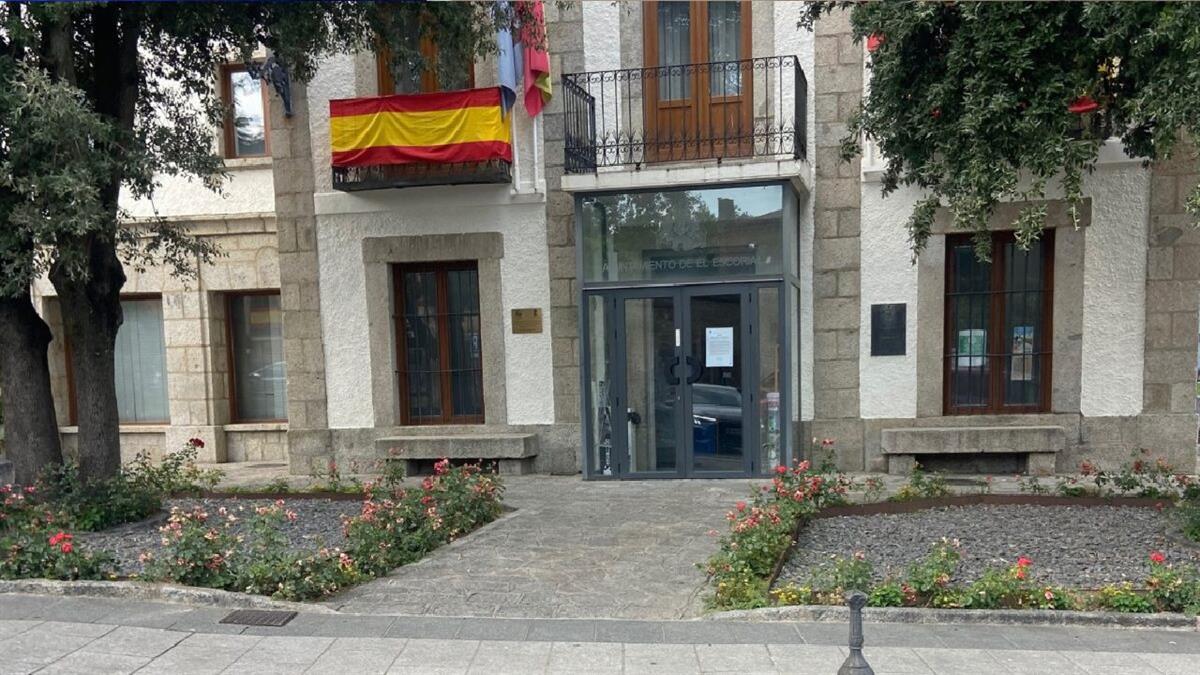 VOX El Escorial recurrirá la nueva dedicación del Gobierno municipal por considerarla un fraude de ley
