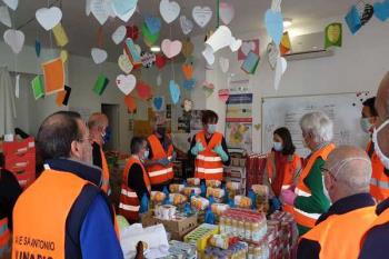 La concejala de Bienestar Social también ha colaborado en esta acción solidaria