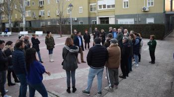 Jorge Capa ha explicado a los vecinos el estado del proyecto de reforma de este barrio