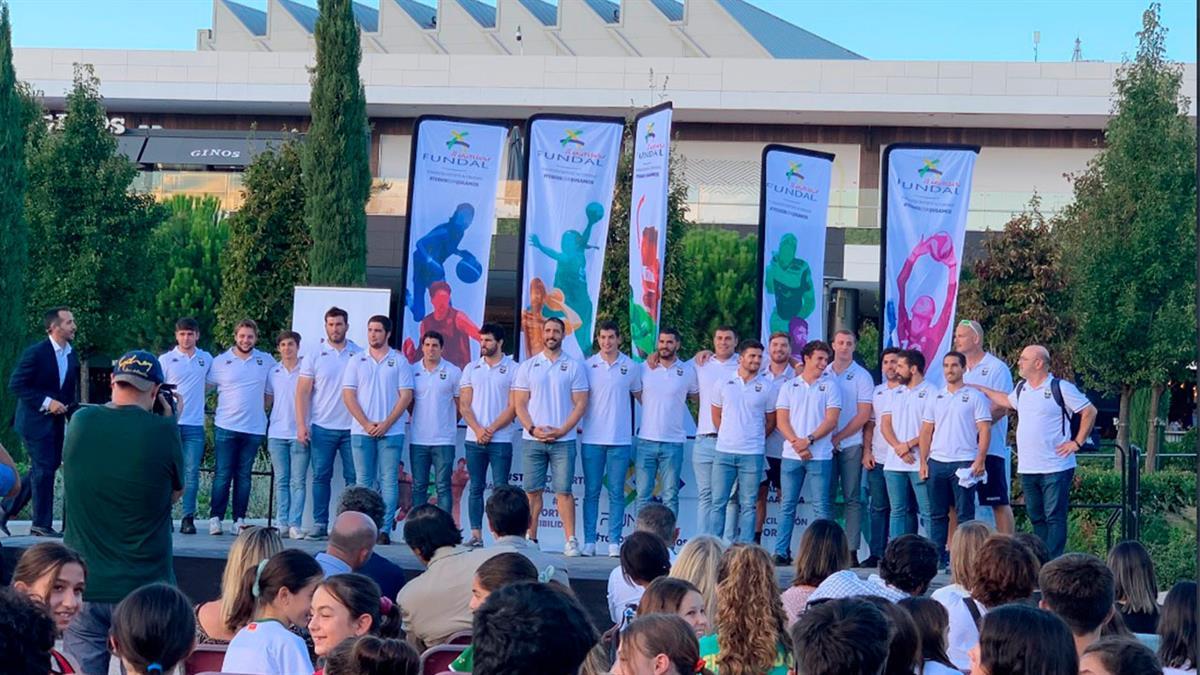 Es sancionado por alineaciones indebidas por el caso Gavin van den Berg