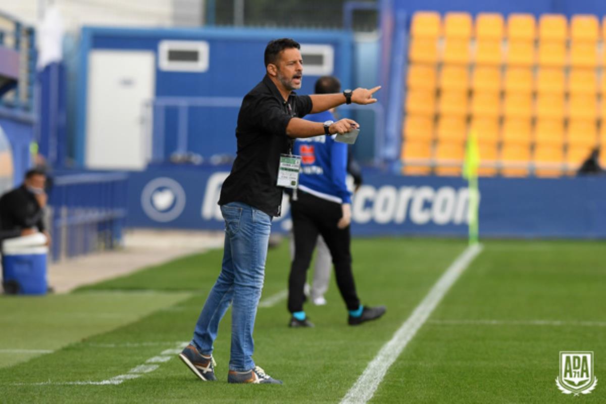 La etapa del entrenador gaditano en Santo Domingo ha durado, tan solo, dos meses
