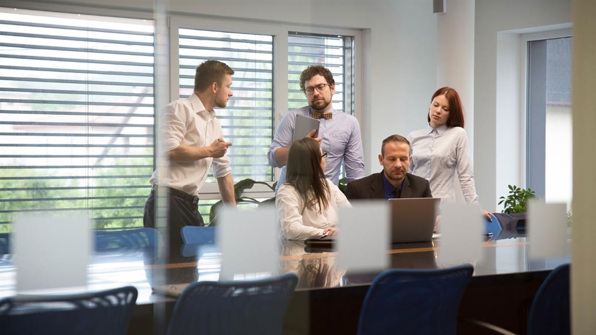 El mercado del alquiler de oficinas atraviesa una etapa de reajuste porque las empresas han dejado de ver el espacio de trabajo como una simple dirección física