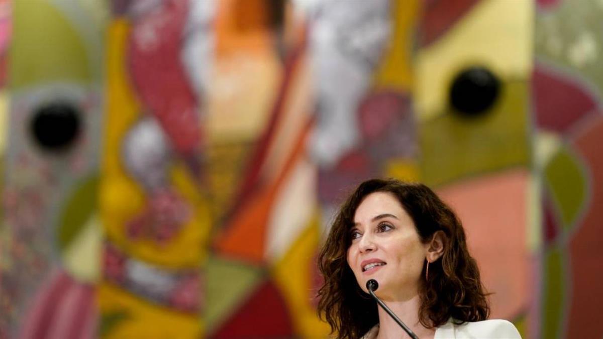 La presidenta regional ha adelantado la subida salarial para noviembre