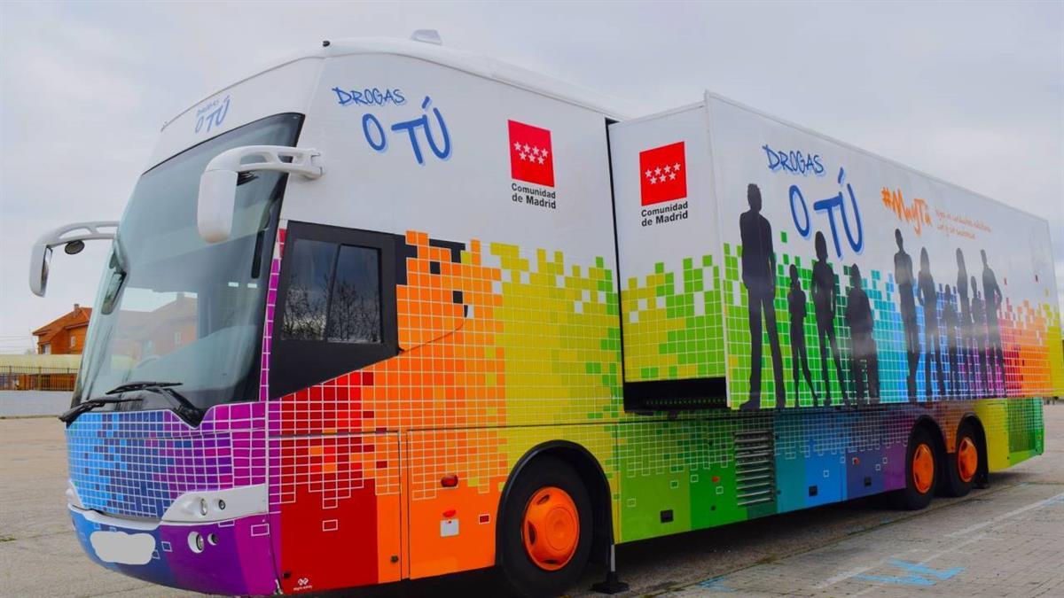 El autobús ‘Drogas o tú’ está recorriendo los institutos mejoreños