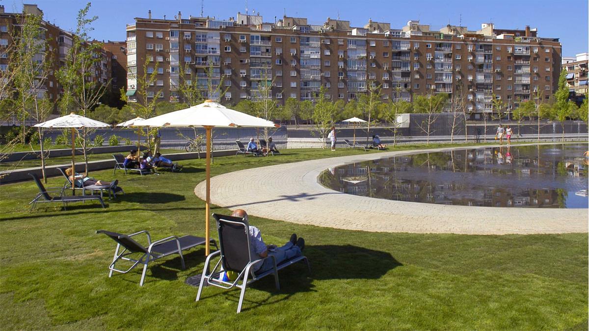 El Ayuntamiento de Madrid adelanta la apertura de 17 de sus 23 piscinas por las altas temperaturas 