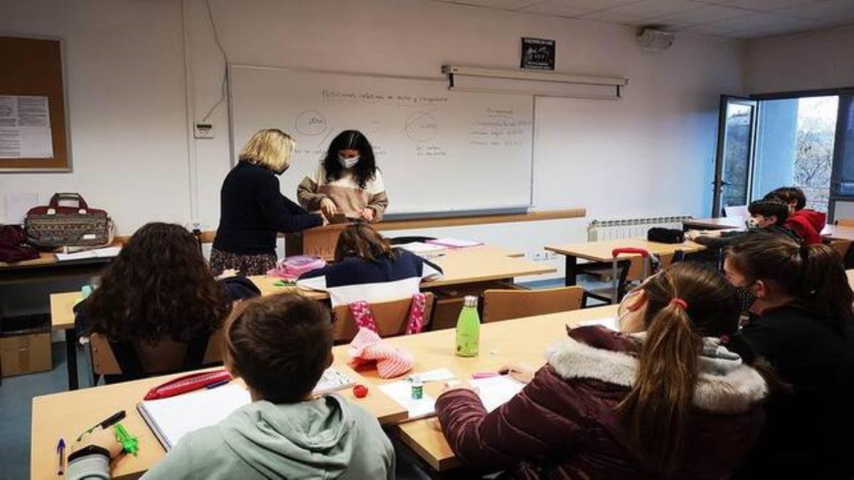 Se ha realizado una inversión de 18.000 euros para distribuir mascarillas reutilizables entre el alumnado