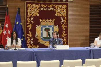 Lee toda la noticia 'El Ayuntamiento autoriza reducir las cotorras en Madrid'