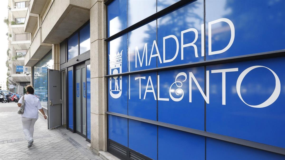 El consistorio pone en marcha un servicio de mentoría para los nuevos empleados municipales