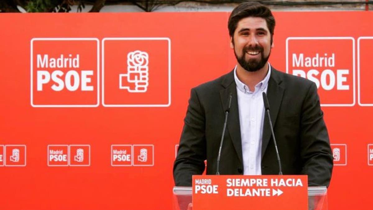 "El PP miente, no ha habido ningún cese porque este cargo es de libre designación", apuntan  