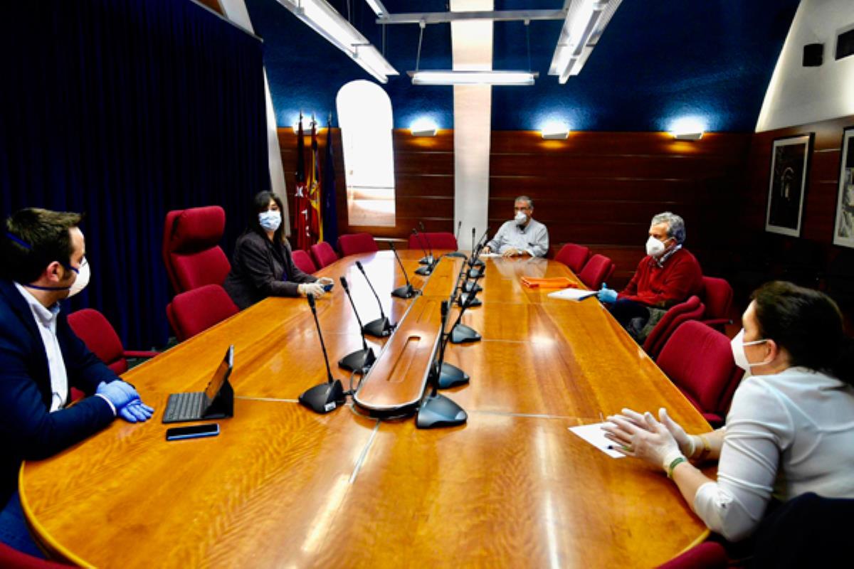 La alcaldesa, Susana Pérez Quislant, ha mantenido un encuentro con representantes