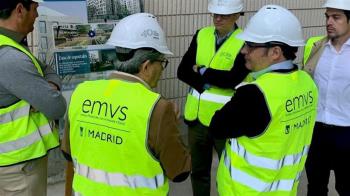 El concejal delegado de Vivienda, Álvaro González, ha visitado las obras de una nueva promoción de la EMVS en Puente de Vallecas