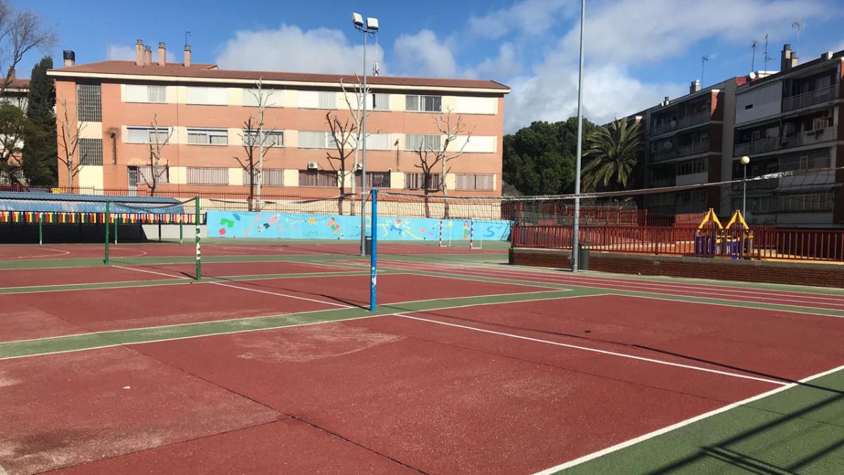 Con un presupuesto de 14 millones, se han arreglado patios, cubiertas y gimnasios