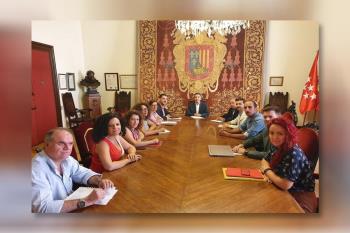 Debido a los impagos se han hecho varias revisiones del acuerdo, reduciendo progresivamente el número de trabajadores y actividades