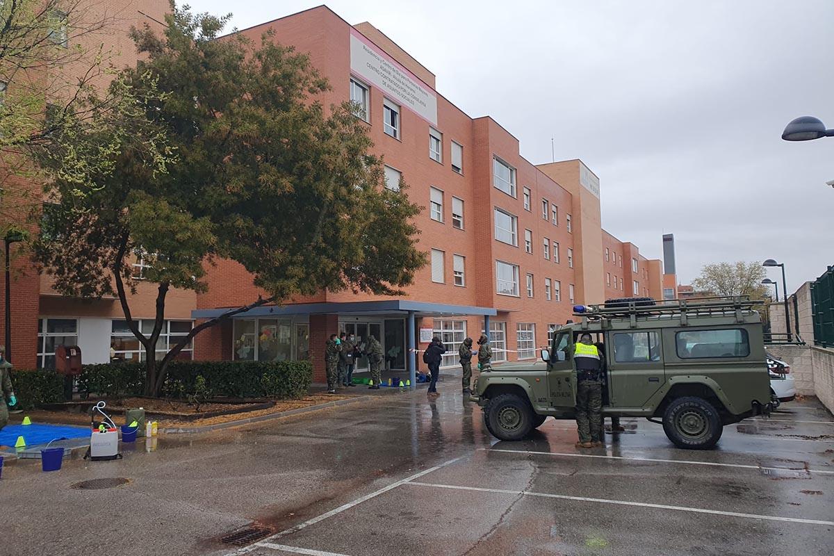 El alcalde afirma que su máxima preocupación, junto con el Hospital, son los centros de mayores