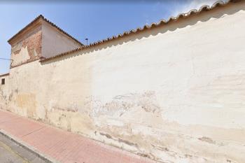 Tras una primera intervención la Concejalia de Patrimonio ha determinado continuar con los trabajos de mantenimiento de los muros del cuartel