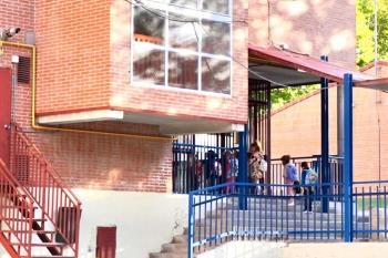 Lee toda la noticia 'El Ayuntamiento vuelve a poner en marcha el servicio de auxiliares de aseo en los centros de educación infantil '