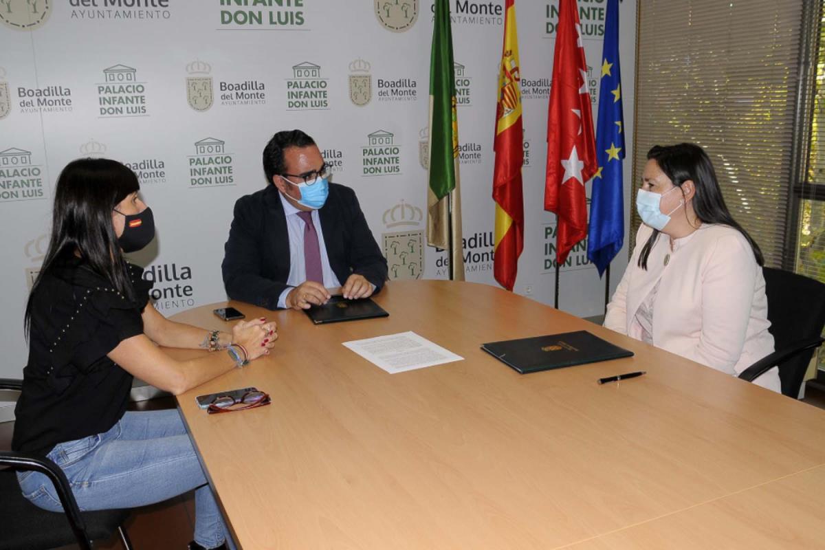 La Fundacion realizará anualmente actividades dirigidas a los vecinos y el Ayuntamiento pondrá los medios materiales necesarios 