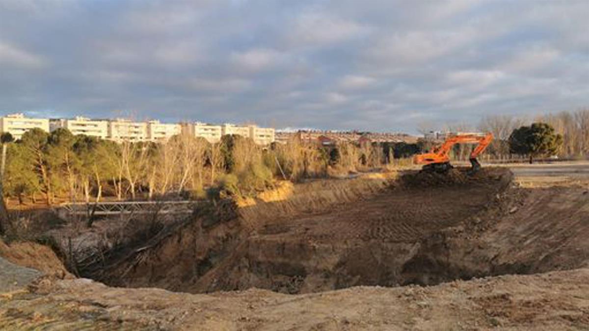 La empresa pública comienza sus obras para reponer el talud de la confluencia entre la calle Algeciras y la calle Madrid 