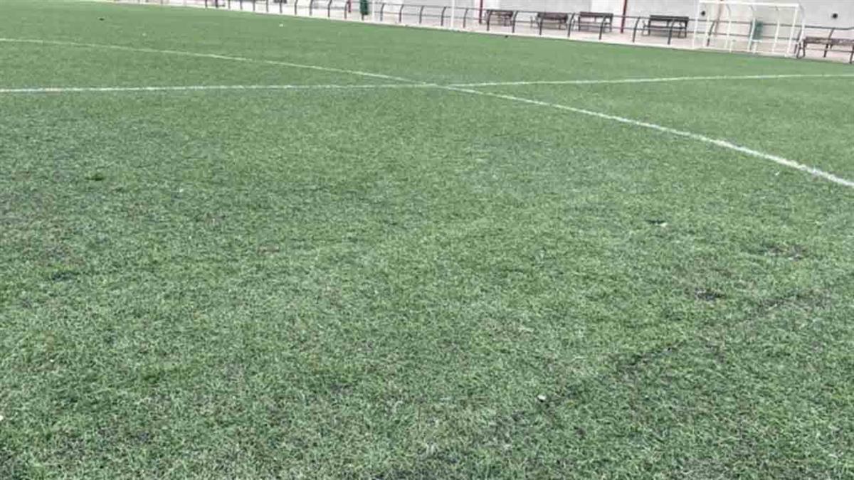 El PP denuncia la situación de muchos jugadores del C.D Coslada, que deben entrenar en Campo Real. El presidente del club lamenta la falta de voluntad del Ayuntamiento en materia deportiva