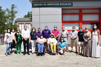 La Plataforma de Asociaciones junto a las AMPAS y Peñas de Villaviciosa de Odón han donado estos productos al centro de servicios sociales