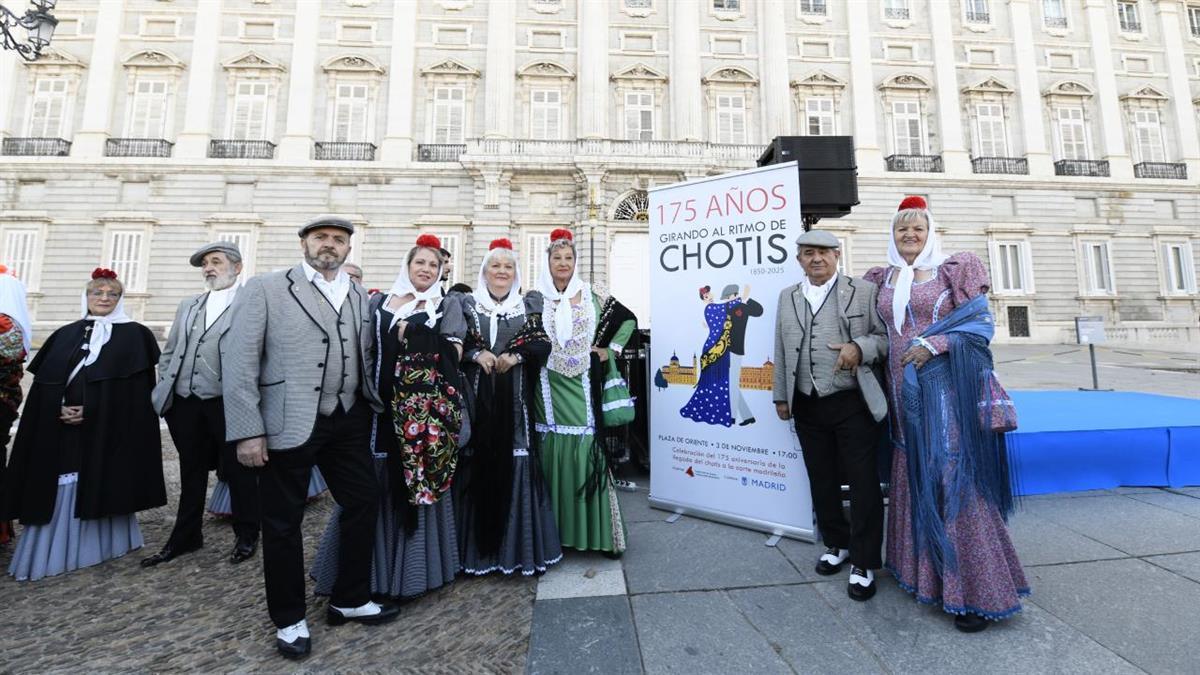 El chotis, que nació en el Palacio Real, vuelve a la plaza de Oriente