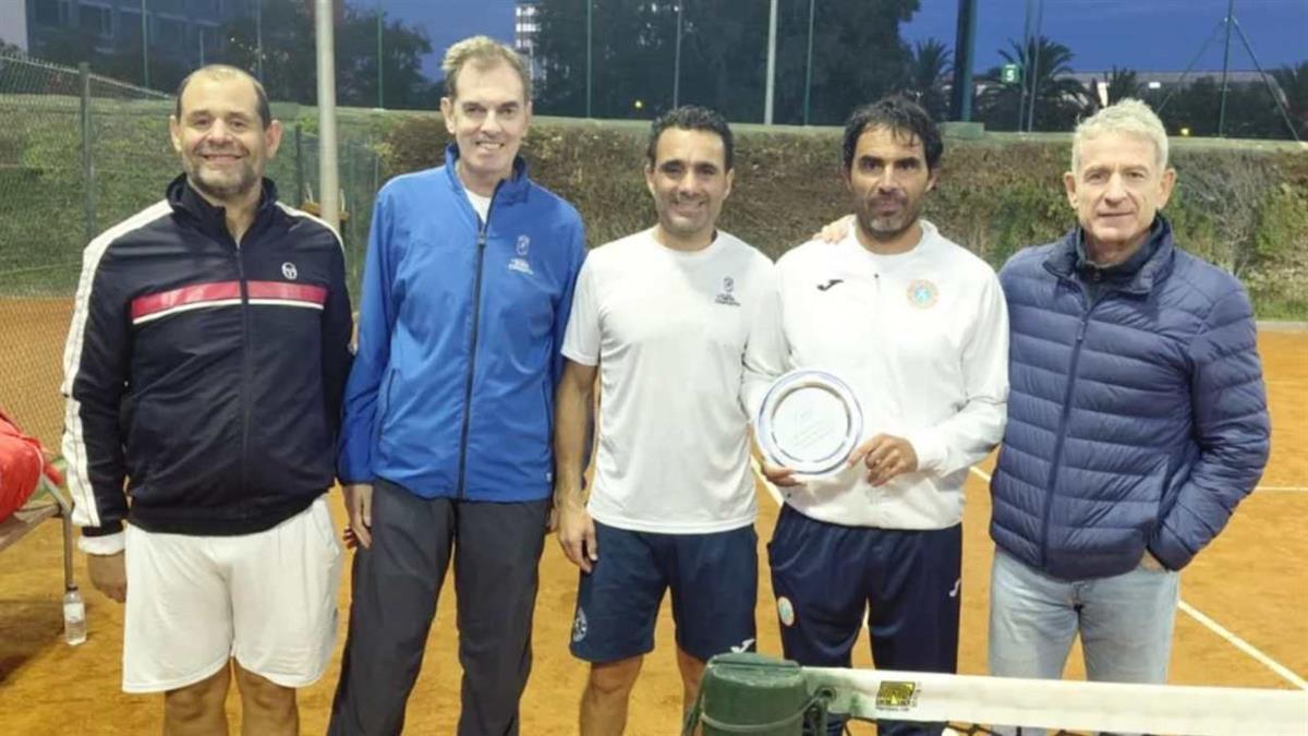 En el campeonato por equipos en categoría masculina de veteranos +50