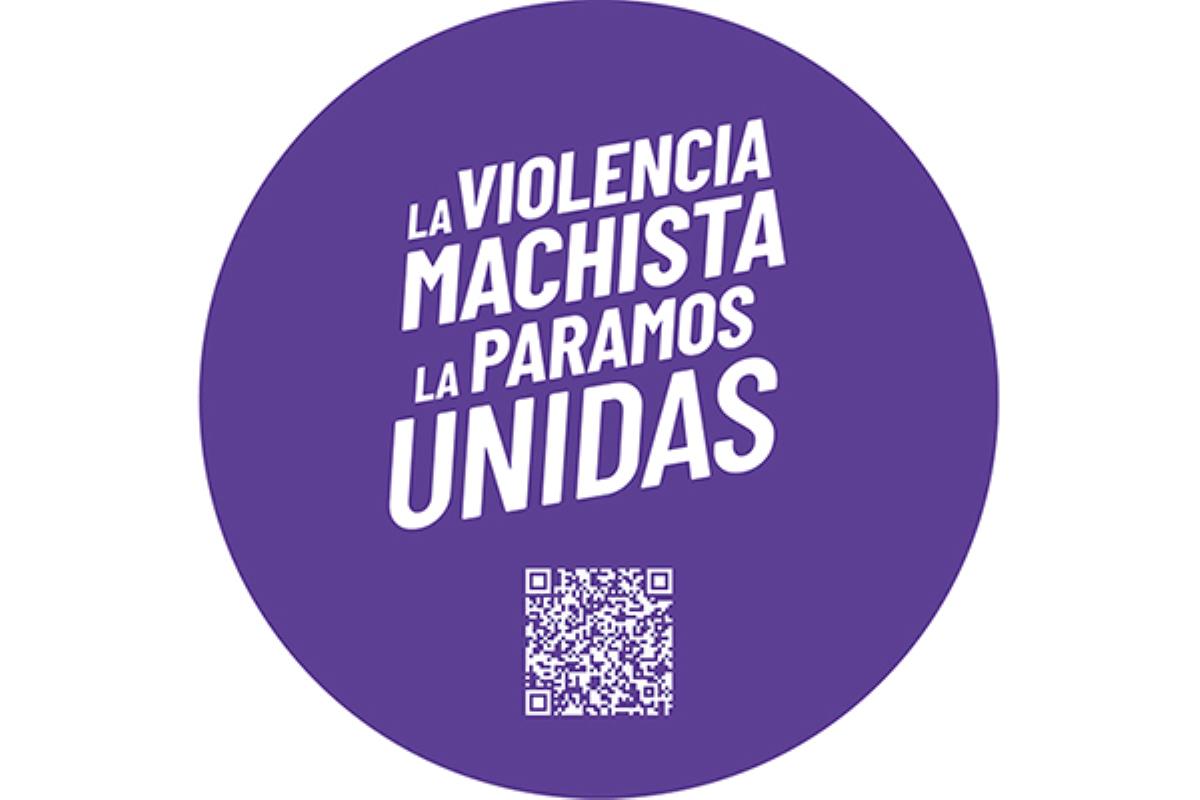 Los comerciantes han colocado pegatinas con información y recursos destinados a las víctimas