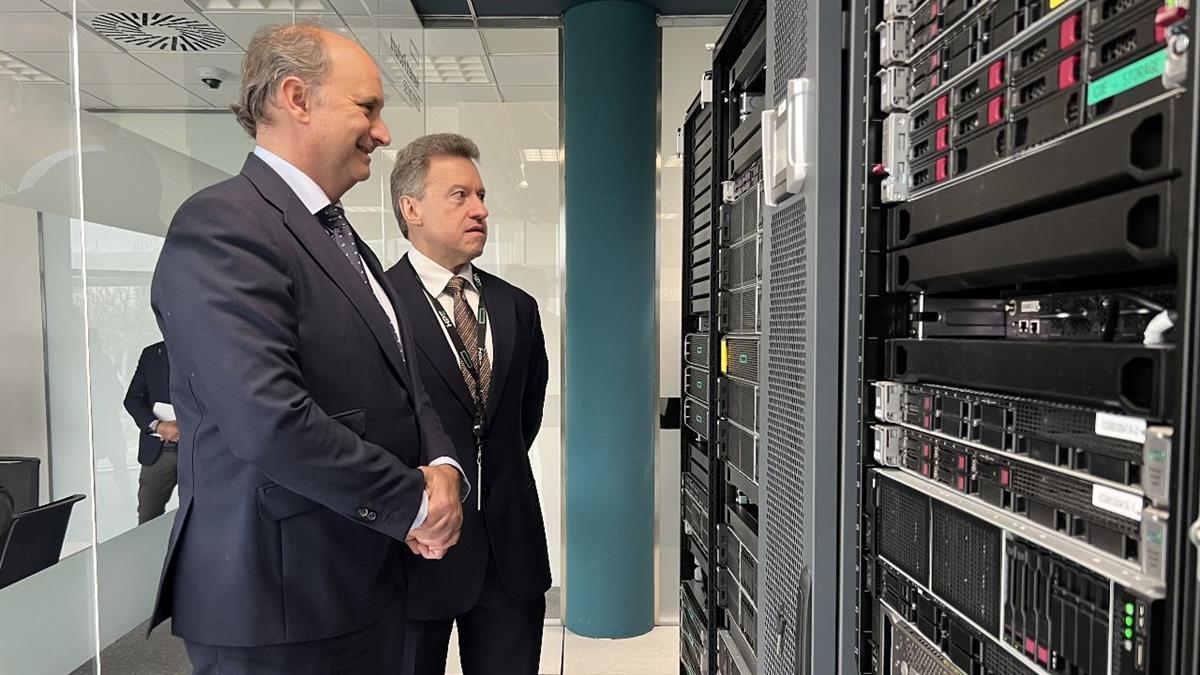 El consejero de Digitalización, Miguel López-Valverde se reúne con responsables de HPE para explorar nuevas líneas de colaboración en datos, conectividad y eficiencia tecnológica
