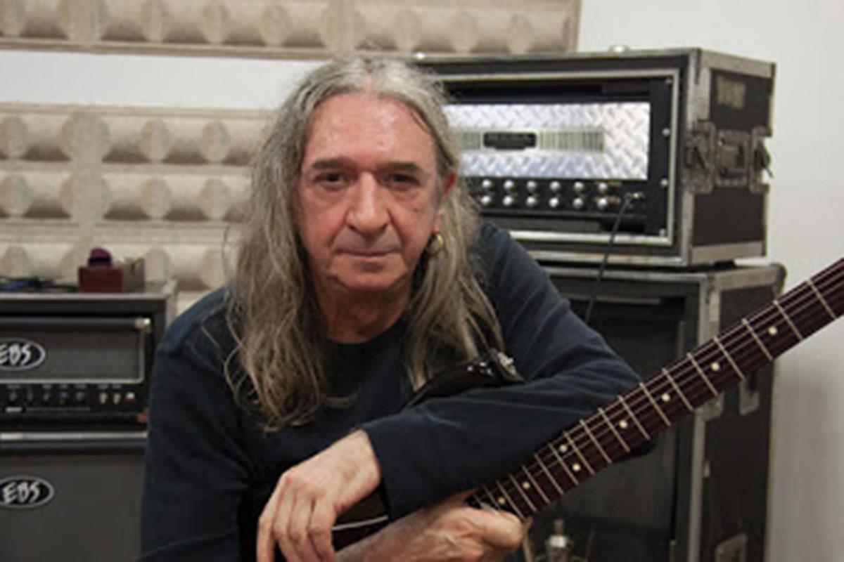 La clásica voz del rock se ha 'rendido' a las redes sociales para mostrar su apoyo a la sociedad