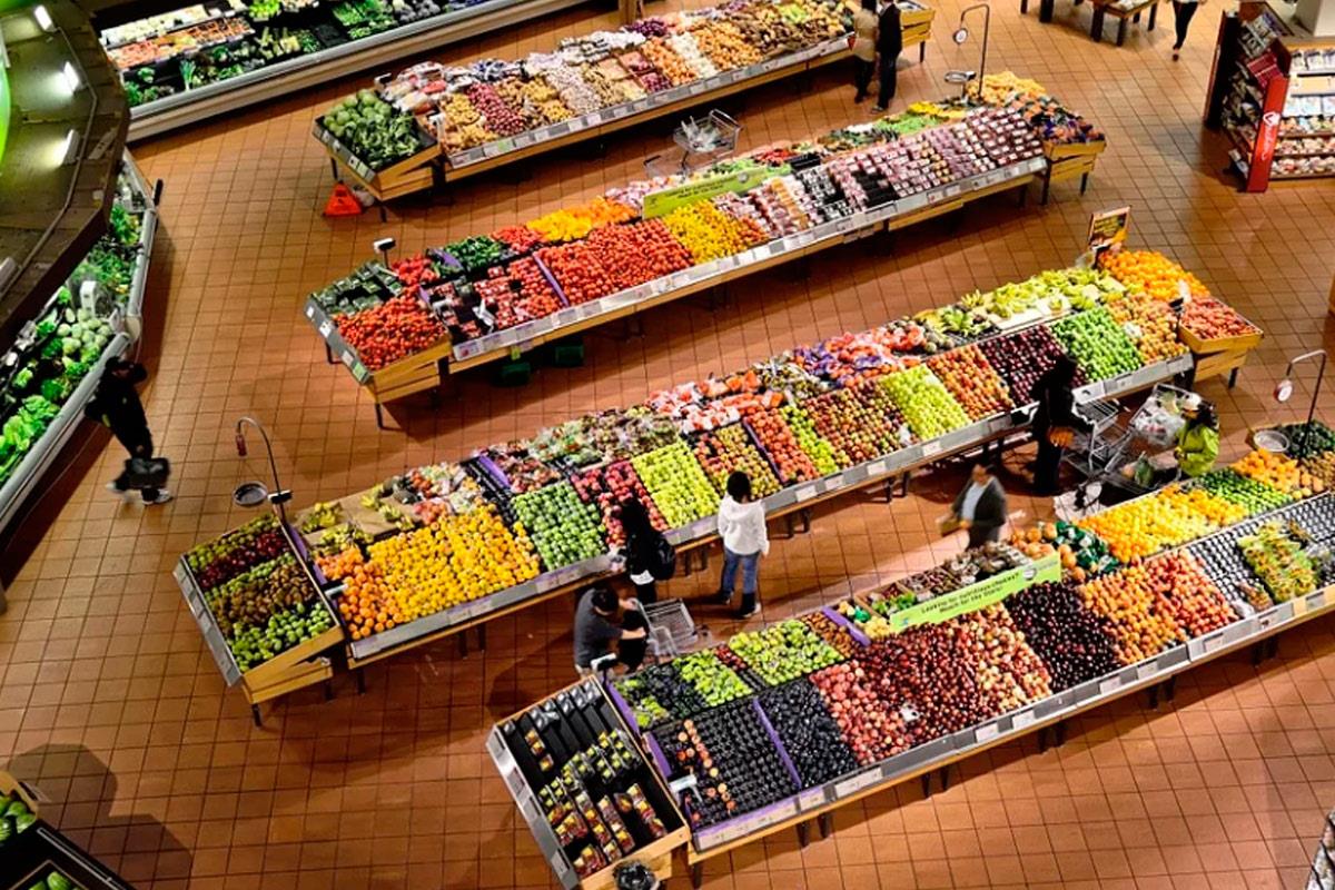 Las empresas distribuidoras comunican que abrirán el 2 de mayo para evitar el desabastecimiento durante el puente