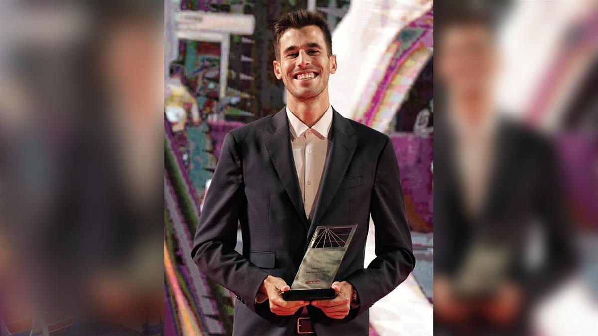 Marc Tur recibe un premio por su compromiso con la igualdad