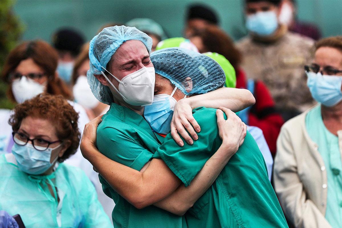 Es el homenaje del colegio de médicos de Madrid a los sanitarios que se dejaron la piel y la salud para cuidarnos
