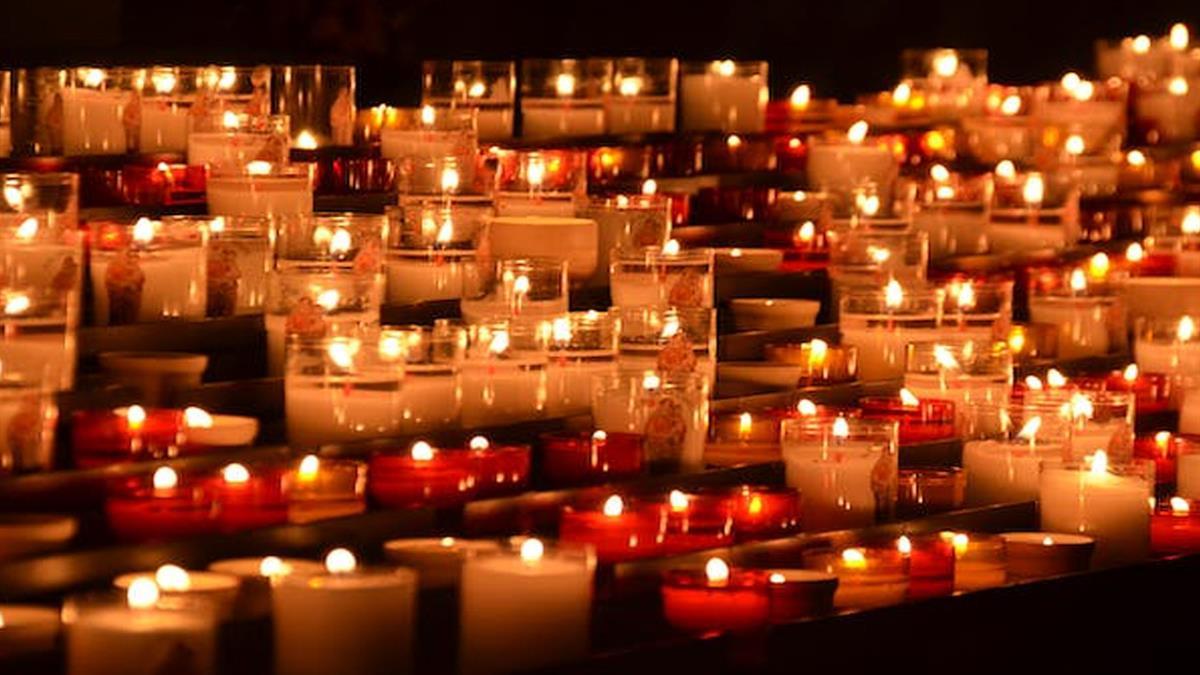 En memoria de los fallecidos en el incendio del pasado jueves de Valencia