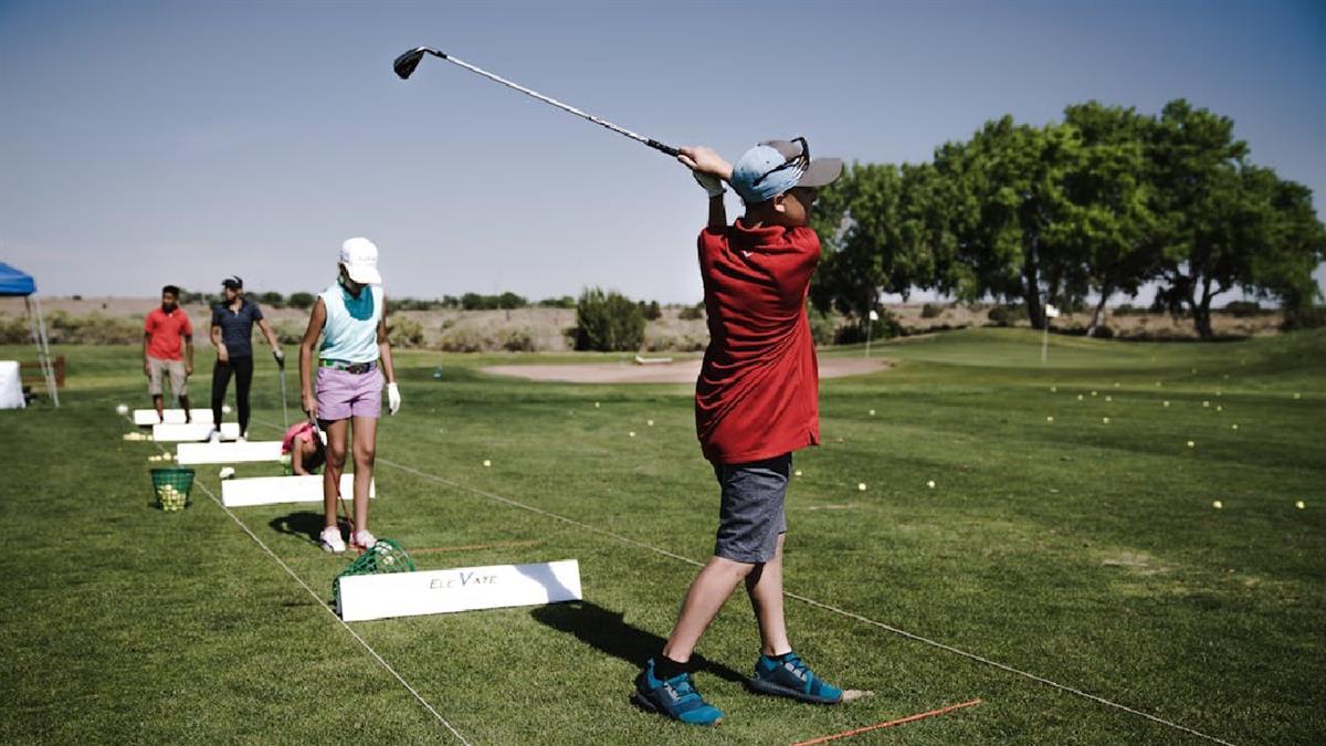 La localidad pone en marcha una escuela-taller de golf adaptado para personas con discapacidad