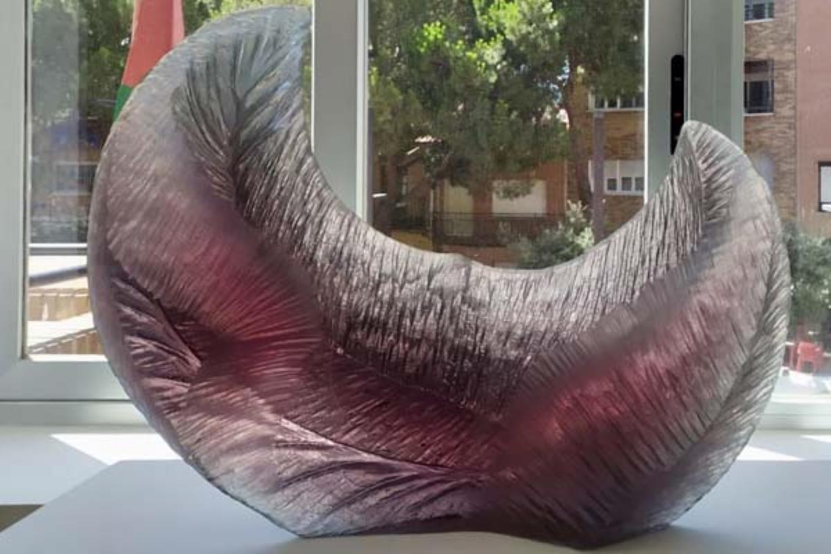 El artista, también asesor del MAVA, muestra sus piezas en este espacio de su pueblo natal