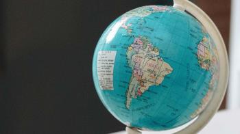El español se ha ido modificando y actualmente existen muchas diferencias léxicas y sonoras, entre los países hispanohablantes