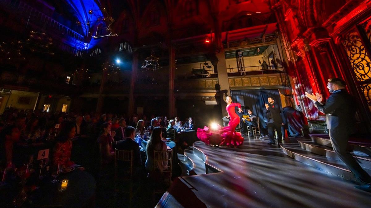 El alcalde de Madrid, José Luis Martínez-Almeida, asistió al espectáculo Authentic Flamenco en la sede de la Fundación Ángel Orenzanz en la Gran Manzana
